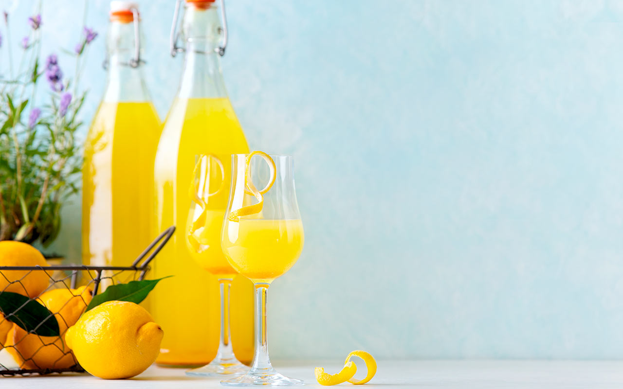 Homemade limoncello recipe: the real Italian method